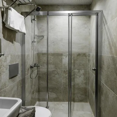 מלון Madame Roza