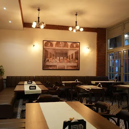 마담 로자 4*