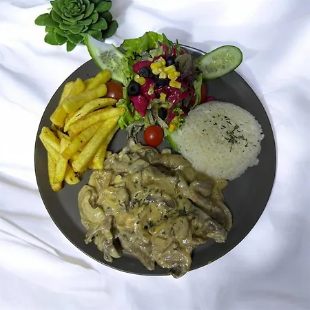 מלון Madame Roza