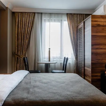 Madame Roza Hotell 4*